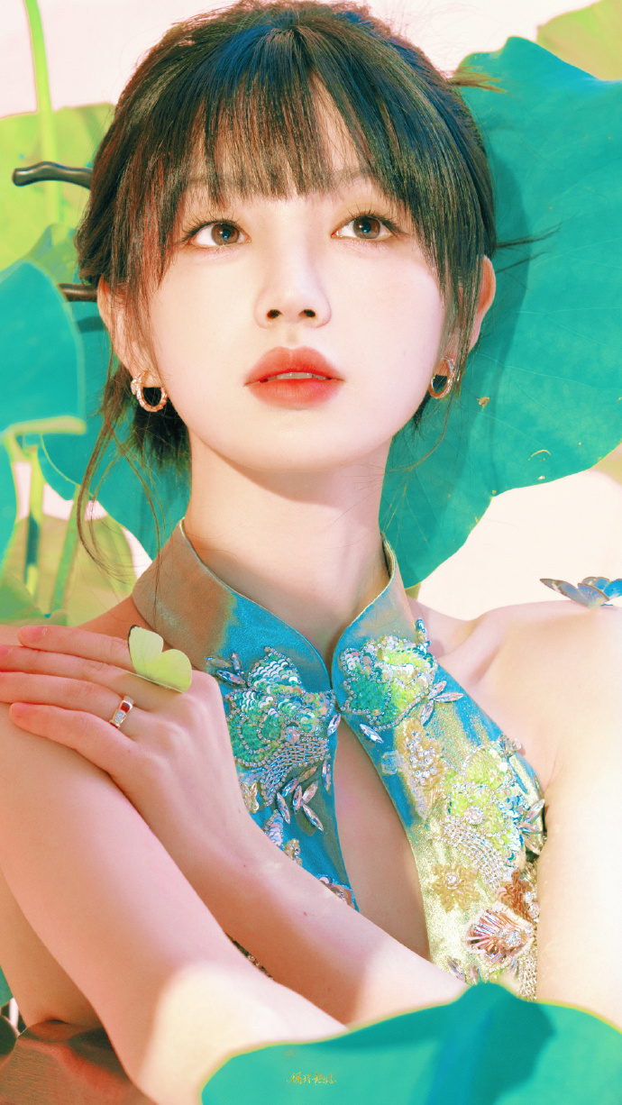 田曦薇穿旗袍装真的好美啊!