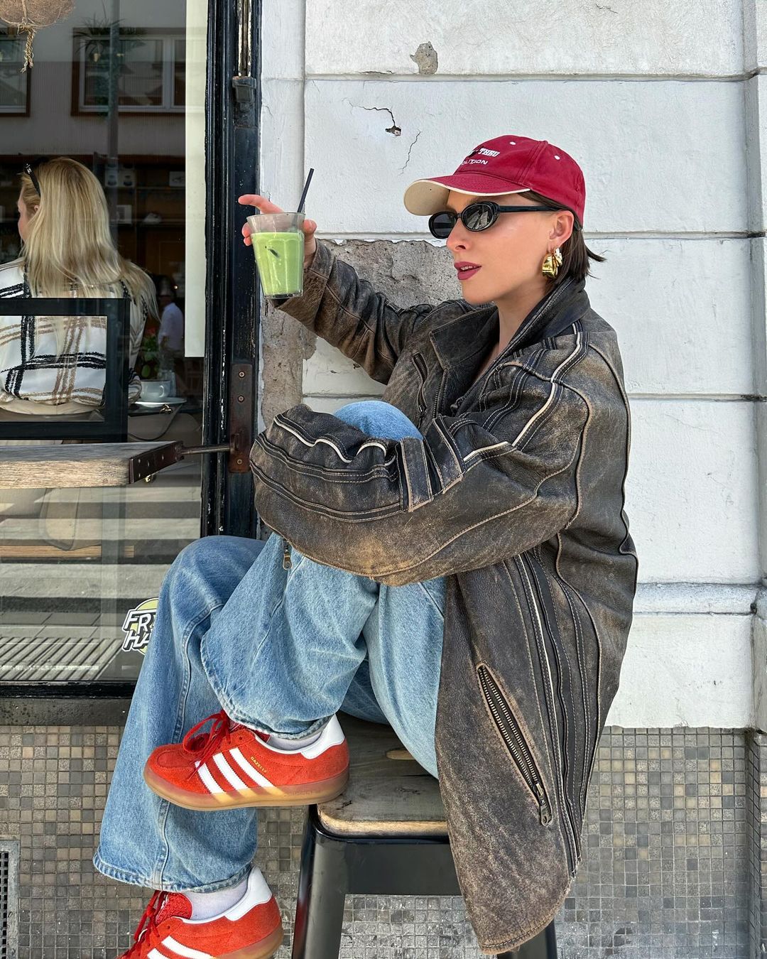 很多喜欢时尚的女孩都在穿adidas缤纷色球鞋，你不想入手一双吗？