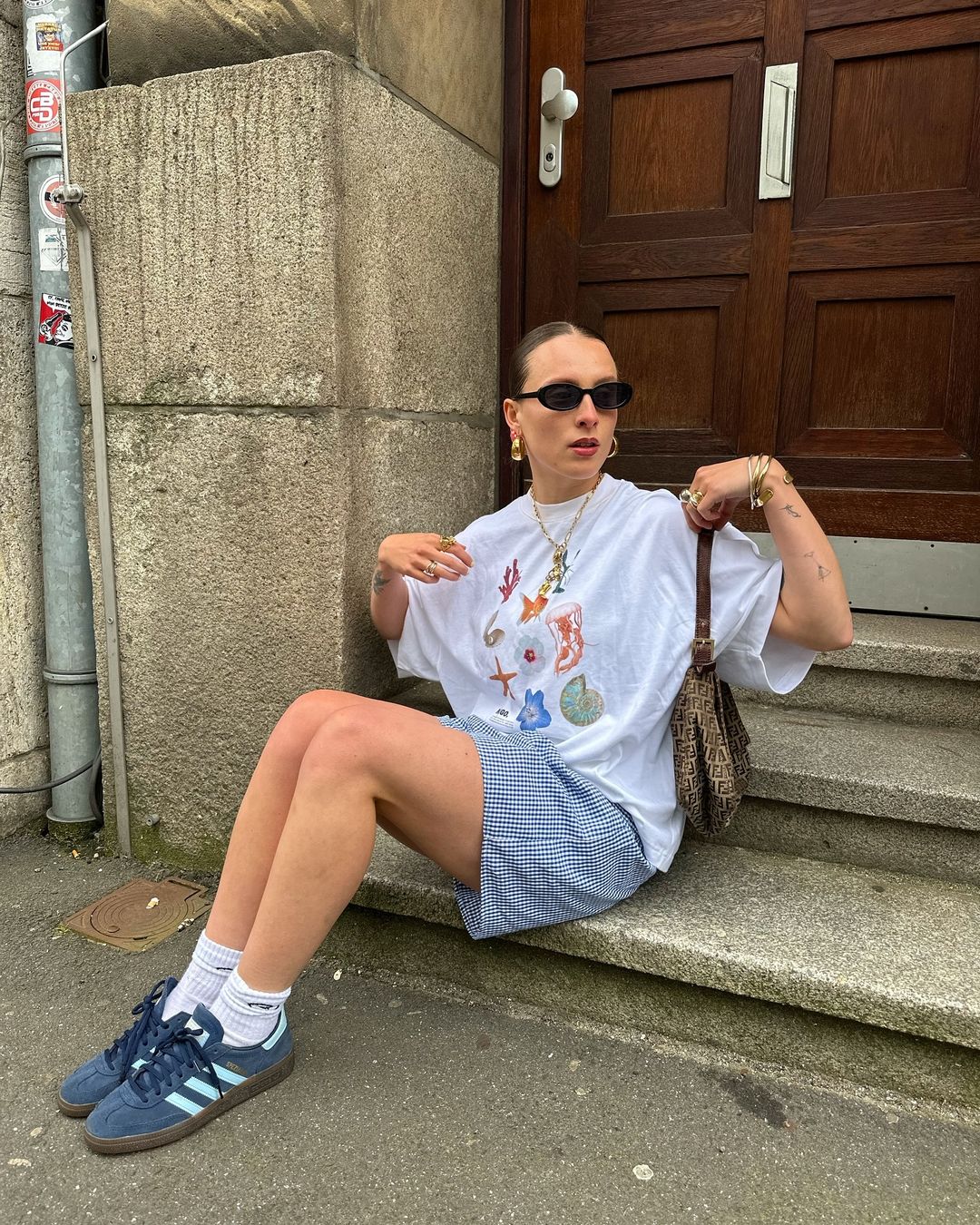 很多喜欢时尚的女孩都在穿adidas缤纷色球鞋，你不想入手一双吗？