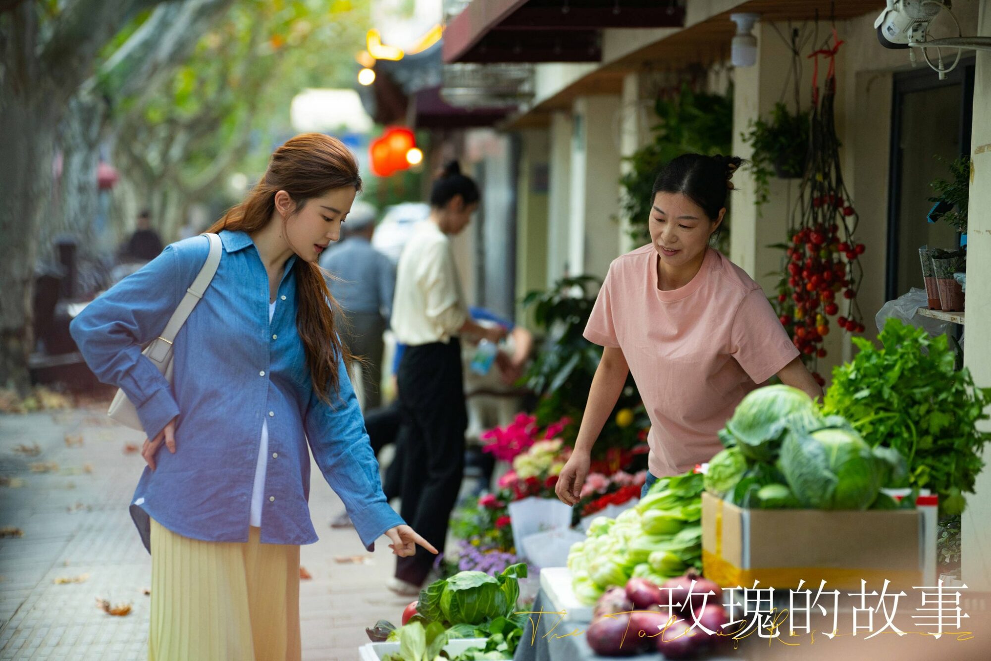 《玫瑰的故事》里刘亦菲的造型太出彩,学生、职场晚宴场合穿搭成了换装秀