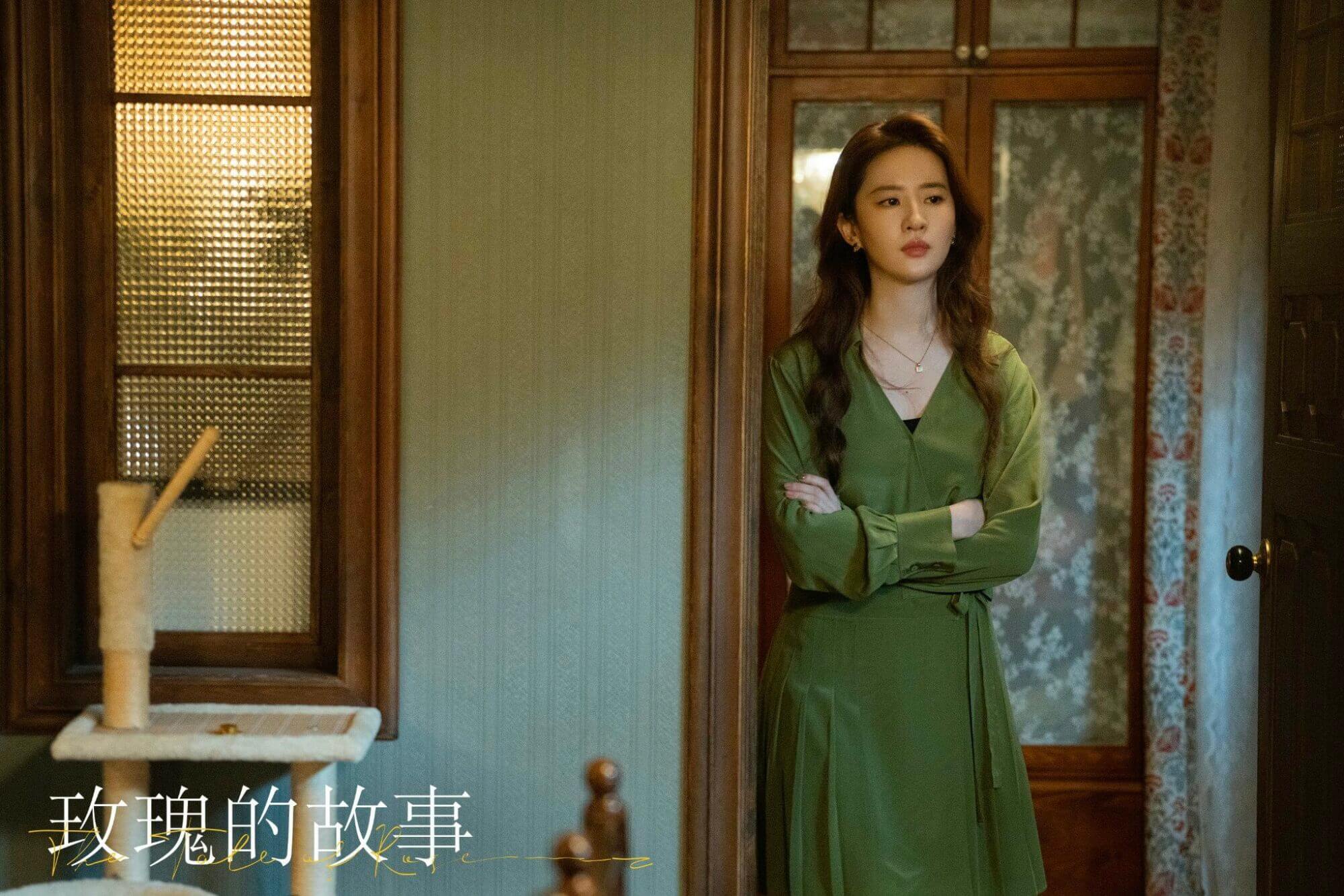 《玫瑰的故事》里刘亦菲的造型太出彩,学生、职场晚宴场合穿搭成了换装秀