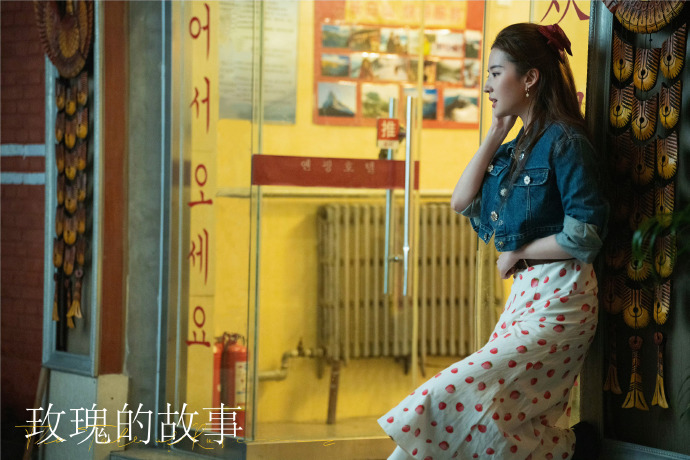 《玫瑰的故事》里刘亦菲的造型太出彩,学生、职场晚宴场合穿搭成了换装秀