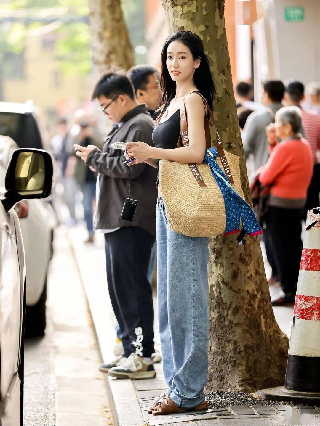 上海街拍太惊艳了，长裤搭配背心显高又时髦！-38