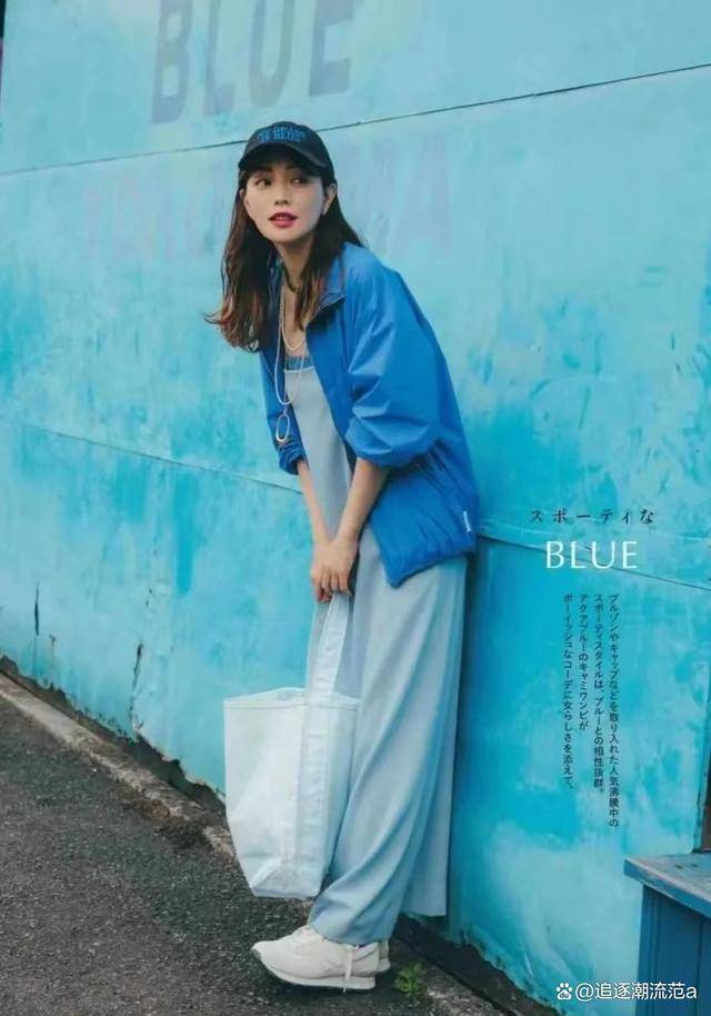 裙子搭配运动鞋，打造夏季时尚装扮！-19