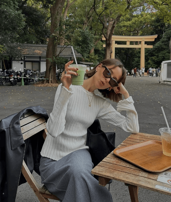 澳洲时尚博主Jessalizzi：浅色系基础穿搭的法式浪漫风情-2