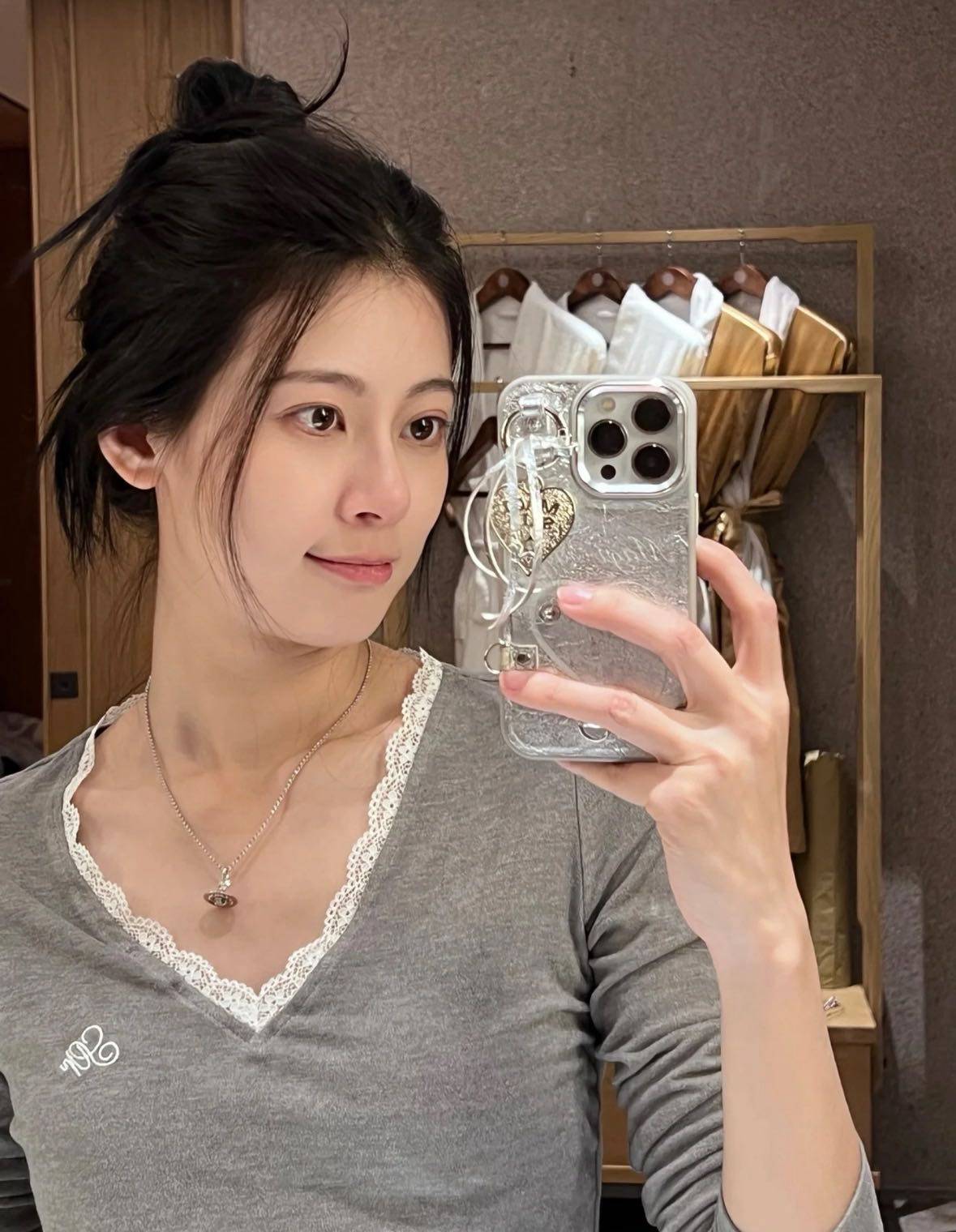 东北甜妹从小透明一跃成为芒果台红人和穿搭界的顶流,她是靠什么?-12 东北甜妹从小透明一跃成为芒果台红人和穿搭界的顶流,她是靠什么?