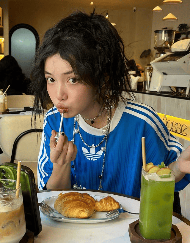 ins时尚的博主maikyhan ，娇小可爱的女生穿搭风格