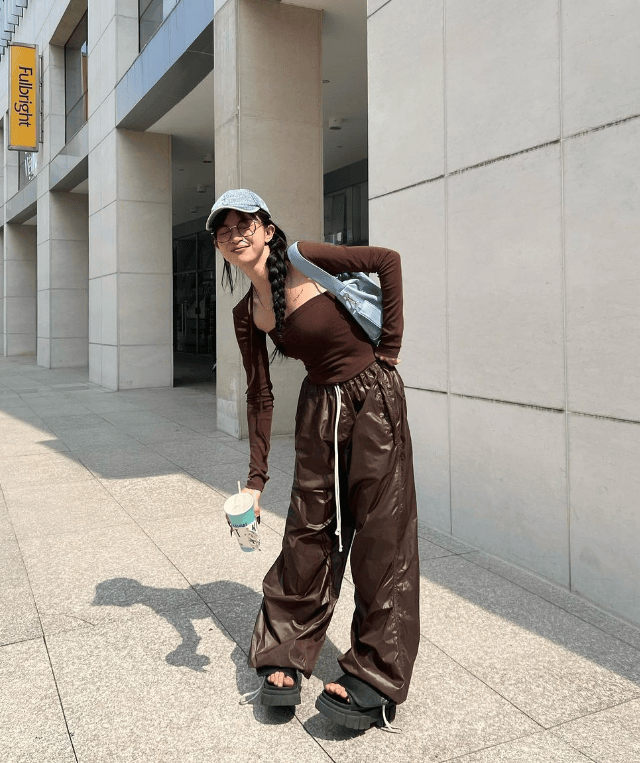 ins时尚的博主maikyhan ，娇小可爱的女生穿搭风格