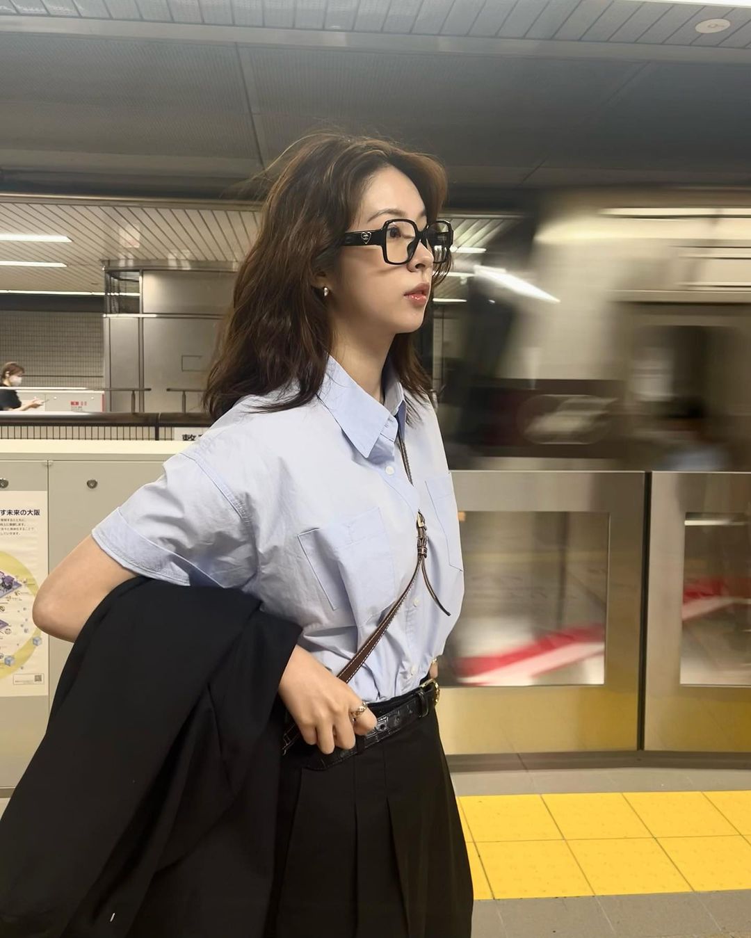 又挖掘到一位穿衣打扮有范儿的韩国演员徐恩秀, 穿搭自带文艺风清新又养眼