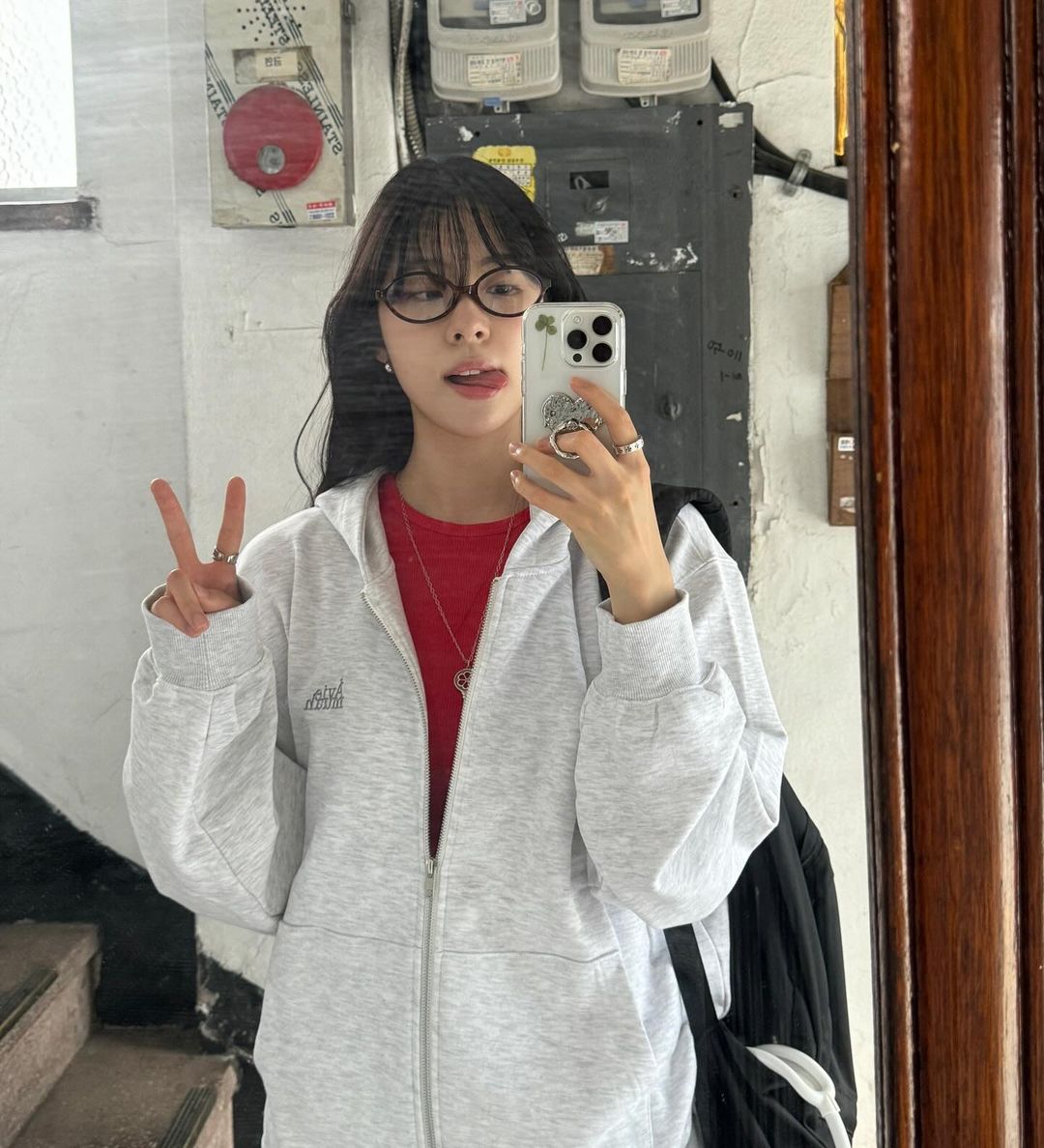 又挖掘到一位穿衣打扮有范儿的韩国演员徐恩秀, 穿搭自带文艺风清新又养眼