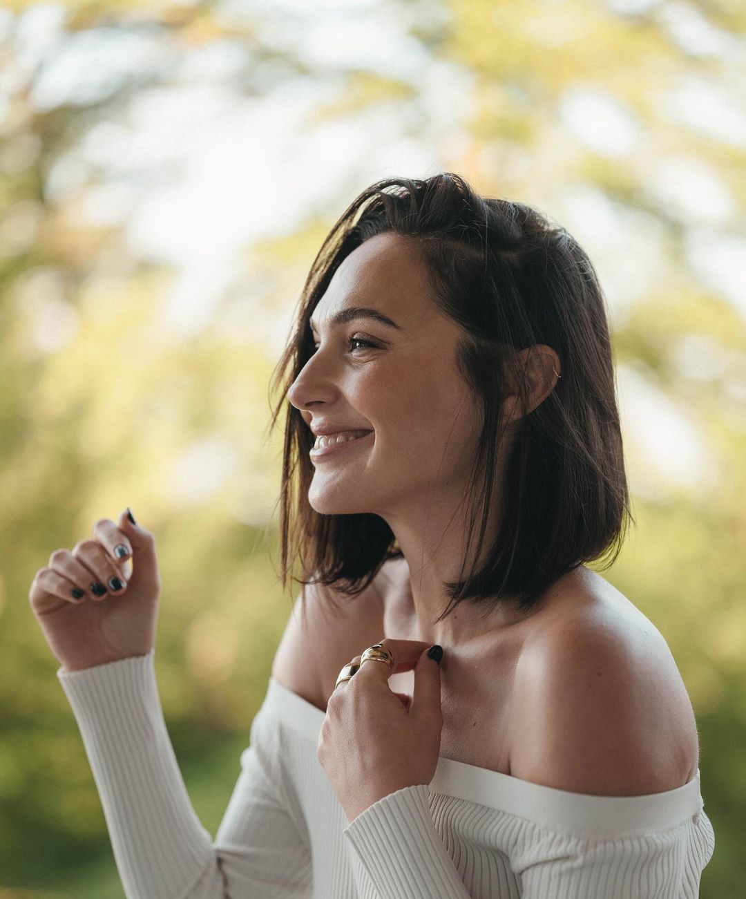 萦绕于指尖、蜿蜒动人的美:Tiffany & Co. 推出两款新戒指纪念设计师Elsa Peretti