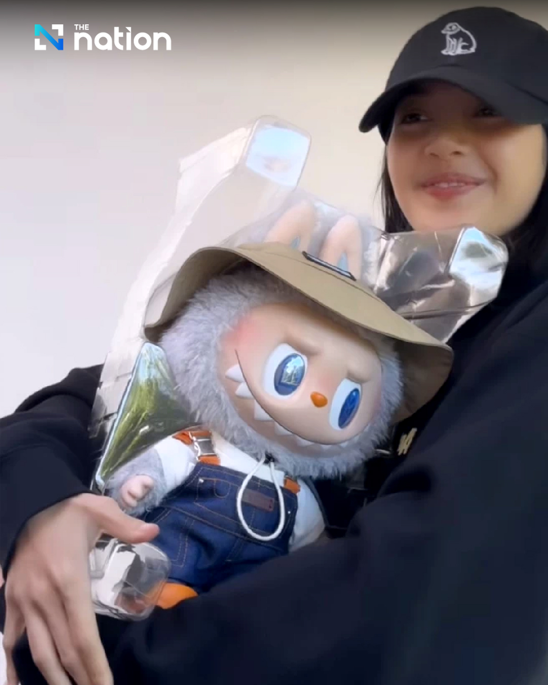 Lisa和Rosé一起兴奋开箱,这个叫LABUBU的玩偶拥有什么魔力?