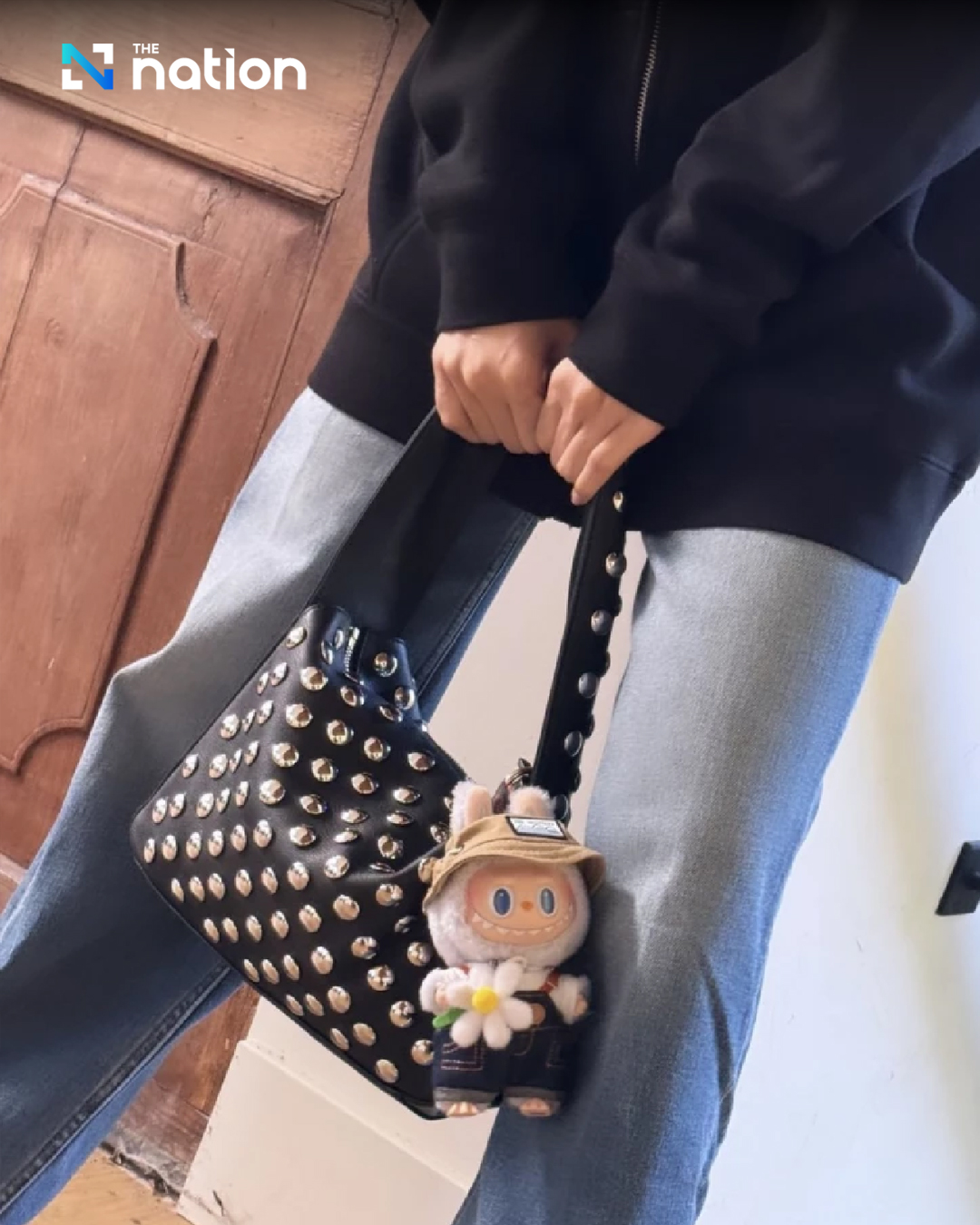 Lisa和Rosé一起兴奋开箱,这个叫LABUBU的玩偶拥有什么魔力?