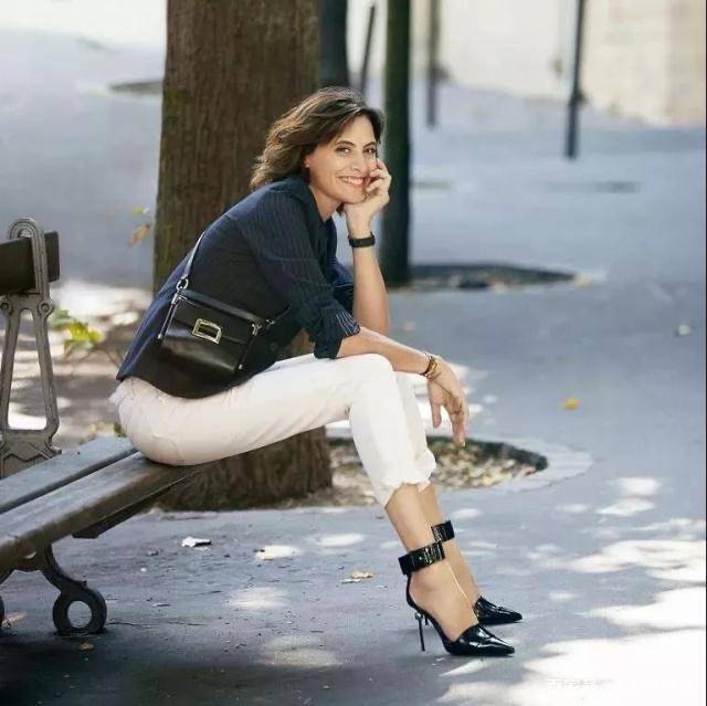 为什么法国女人总是看起来很时髦？原来她们的时尚经如此简单！