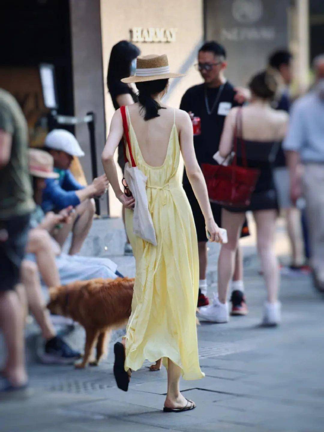 上海夏日街拍：长裙平底鞋优雅穿搭自在行-24