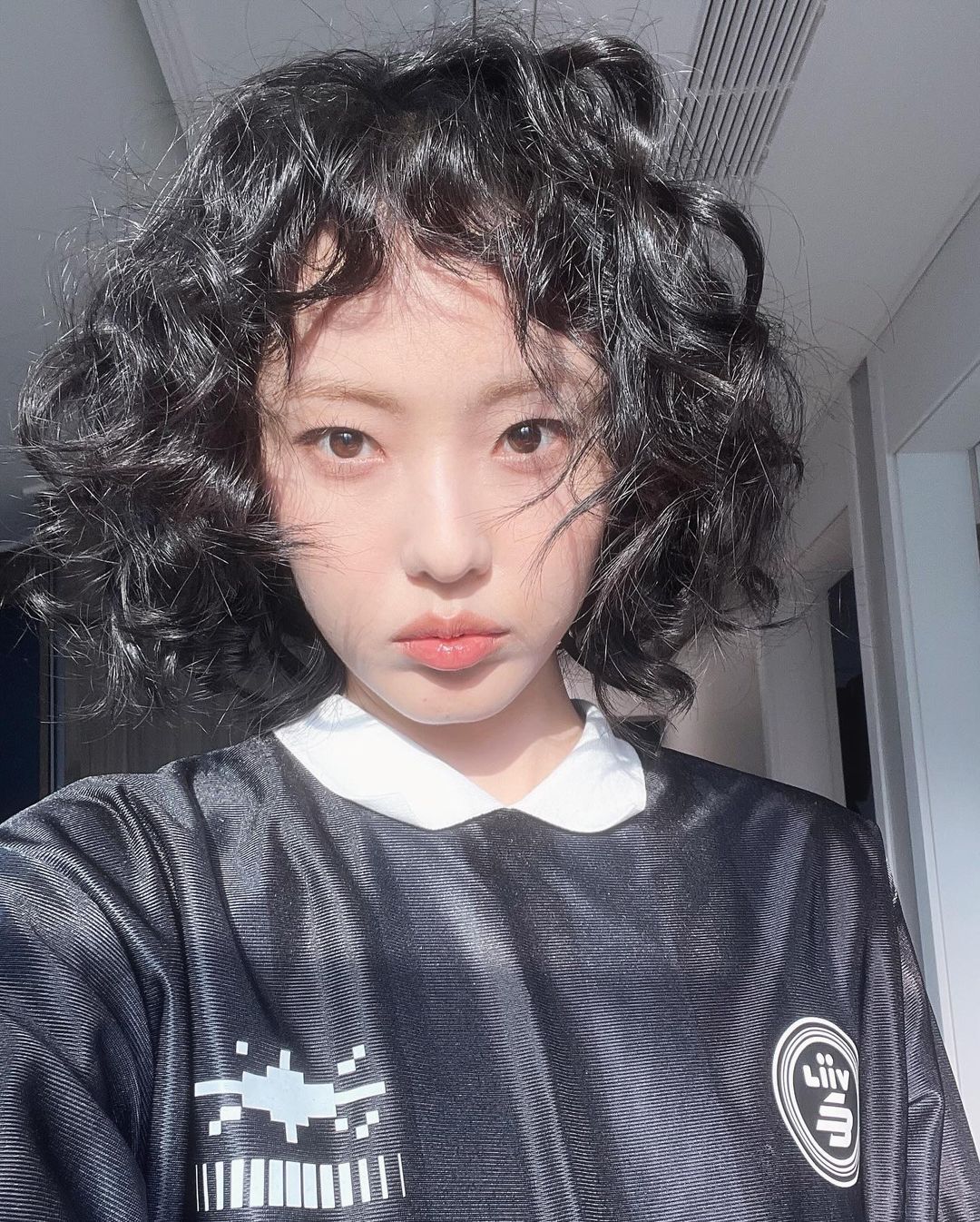 全少妮独特的淡漠系气质让人难忘,舒适自在的穿搭最有型