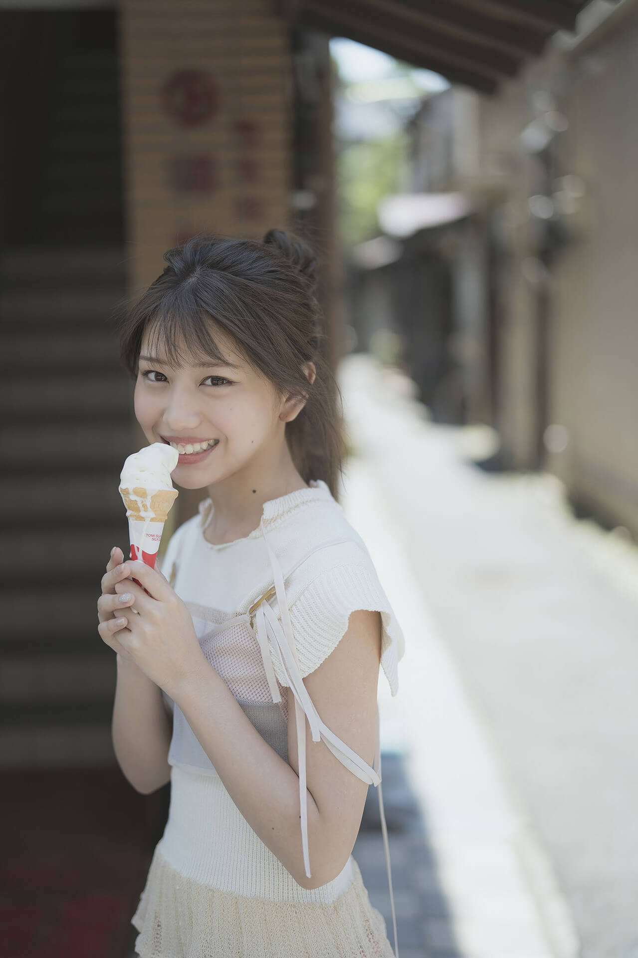 Mayumi Shiraishi 白石まゆみ, ヤンマガデジタル写真集 [グラから見るか？エモから見るか？]