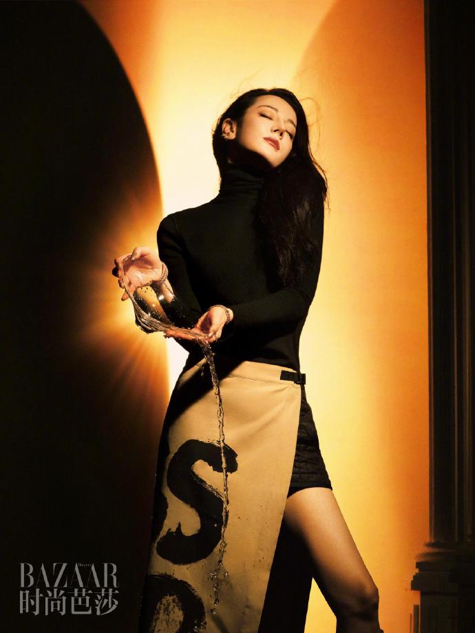 迪丽热巴登时尚芭莎杂志，美得不可方物