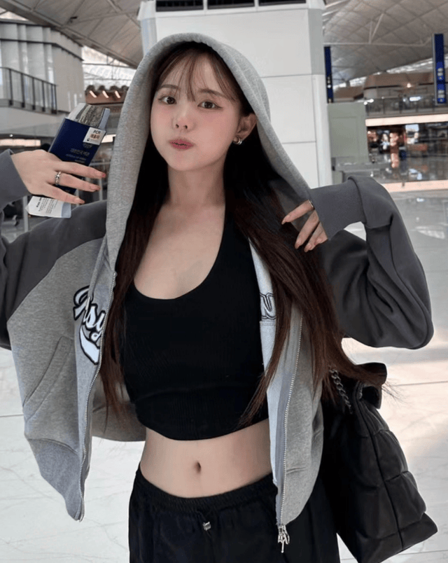 幼态脸也能驾驭时尚?看ins穿搭博主如何演绎可爱新风尚