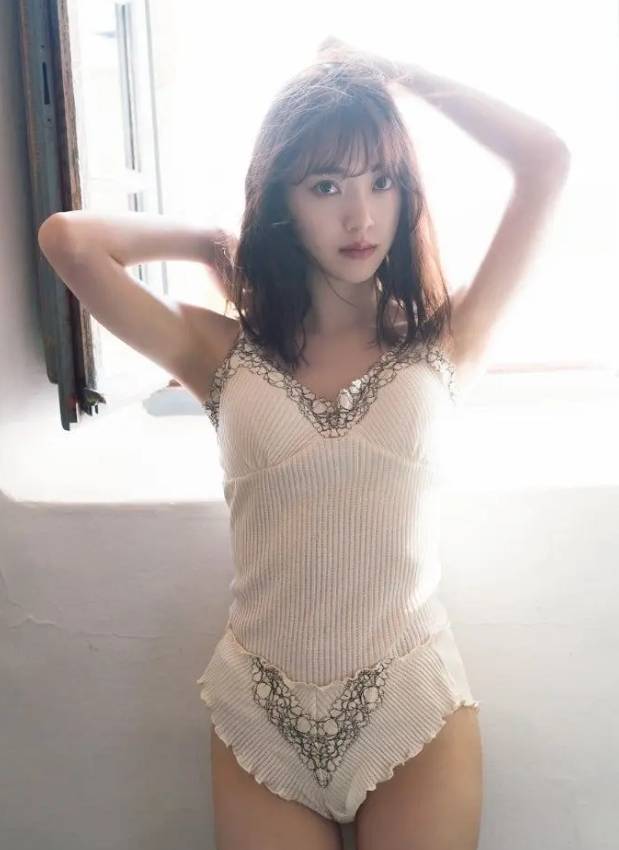 这颜值这身材太迷人了？堀未央奈优雅又迷人-1
