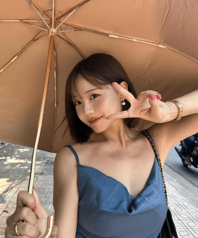 幼态脸也能驾驭时尚?看ins穿搭博主如何演绎可爱新风尚