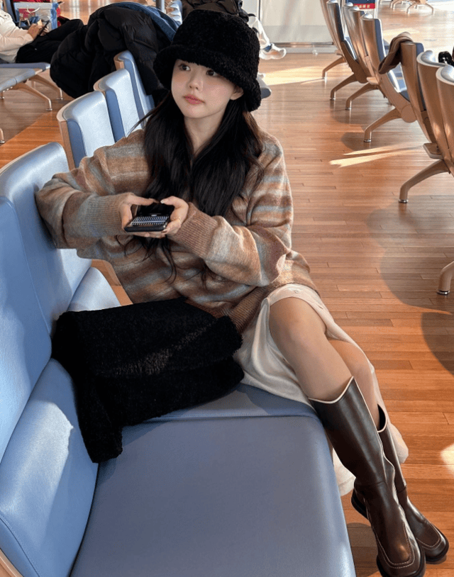 幼态脸也能驾驭时尚?看ins穿搭博主如何演绎可爱新风尚