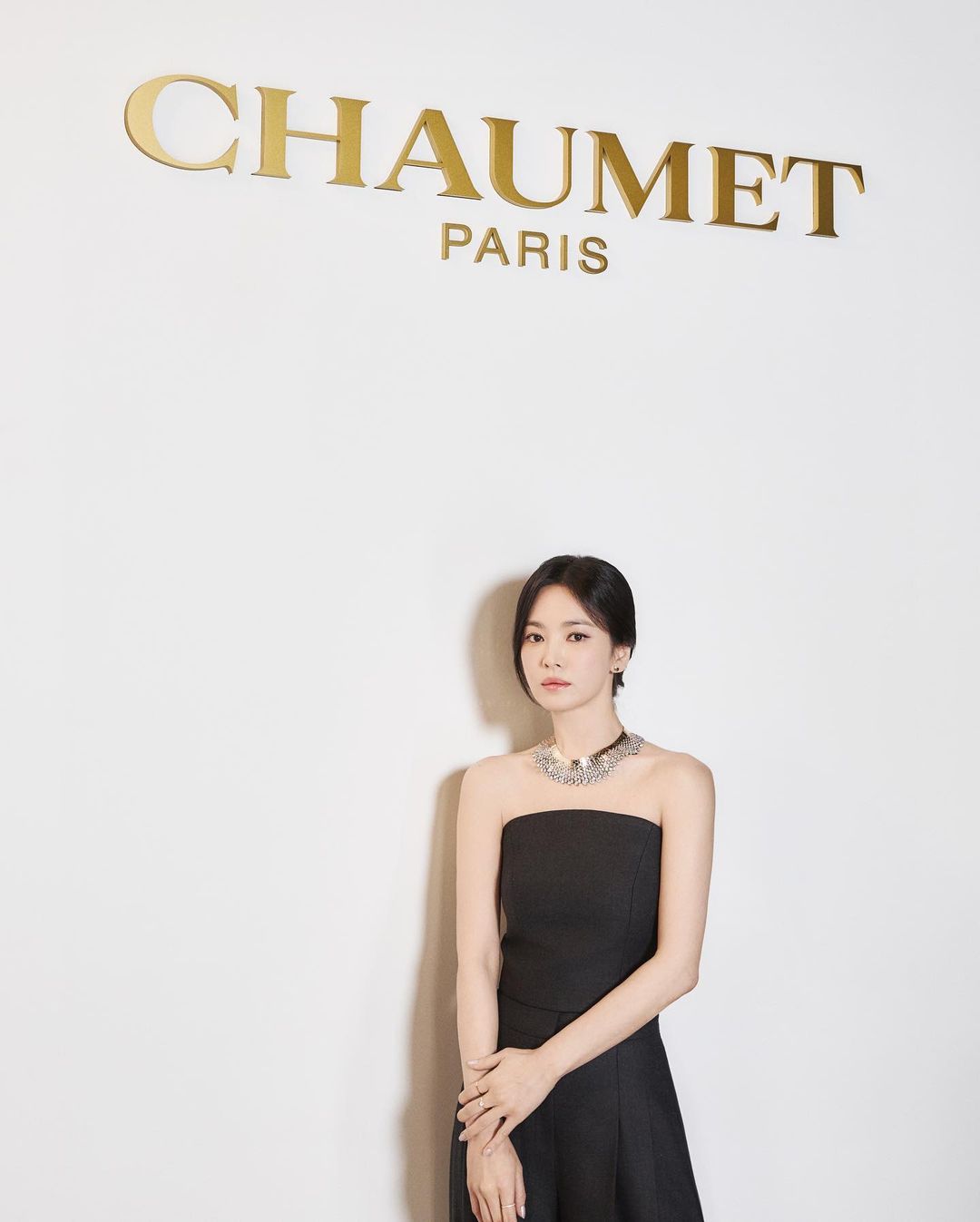 两位韩国神颜齐聚Chaumet活动现场,宋慧乔和林珍娜一黑一白造型亮相