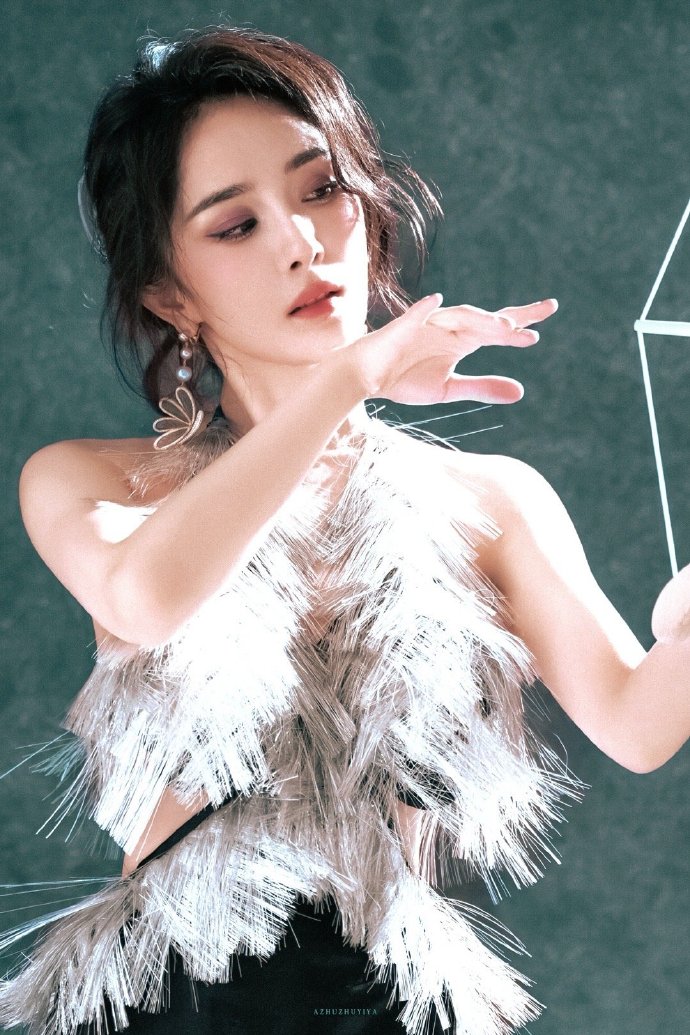 杨幂今天活动图，姐姐也太美了
