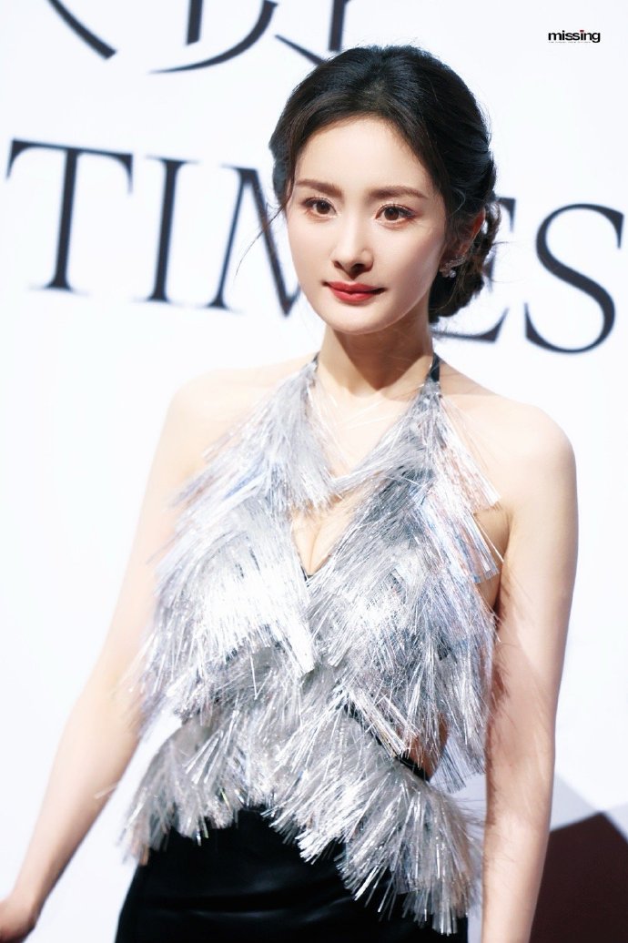 杨幂今天活动图，姐姐也太美了