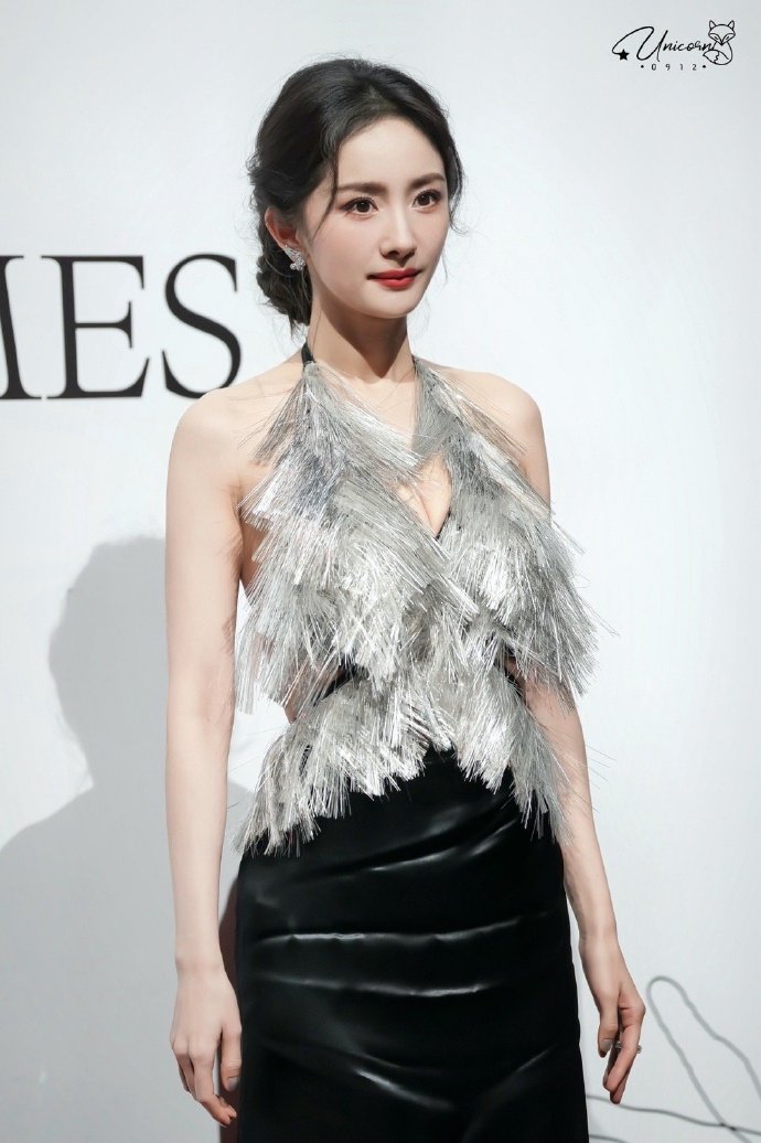 杨幂今天活动图，姐姐也太美了