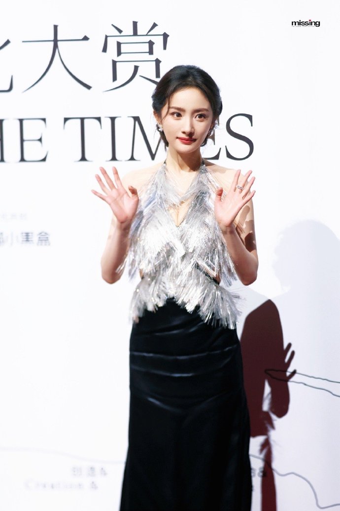杨幂今天活动图，姐姐也太美了
