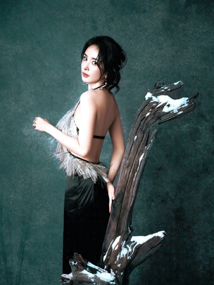 杨幂今天活动图，姐姐也太美了