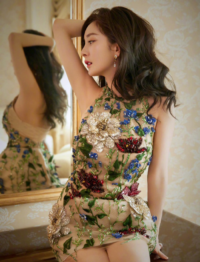 杨幂的腿有多美？看的令人无法呼吸，喘不过气来