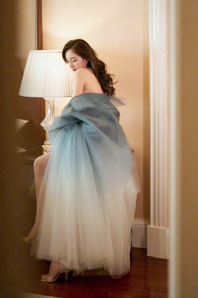 杨幂的腿有多美？看的令人无法呼吸，喘不过气来