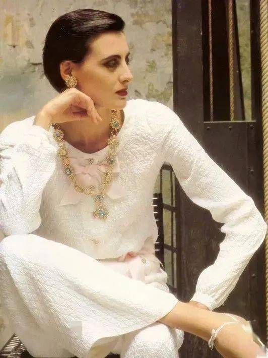 早秋穿白色系搭配,越简单越时髦!-10 早秋穿白色系搭配,越简单越时髦!