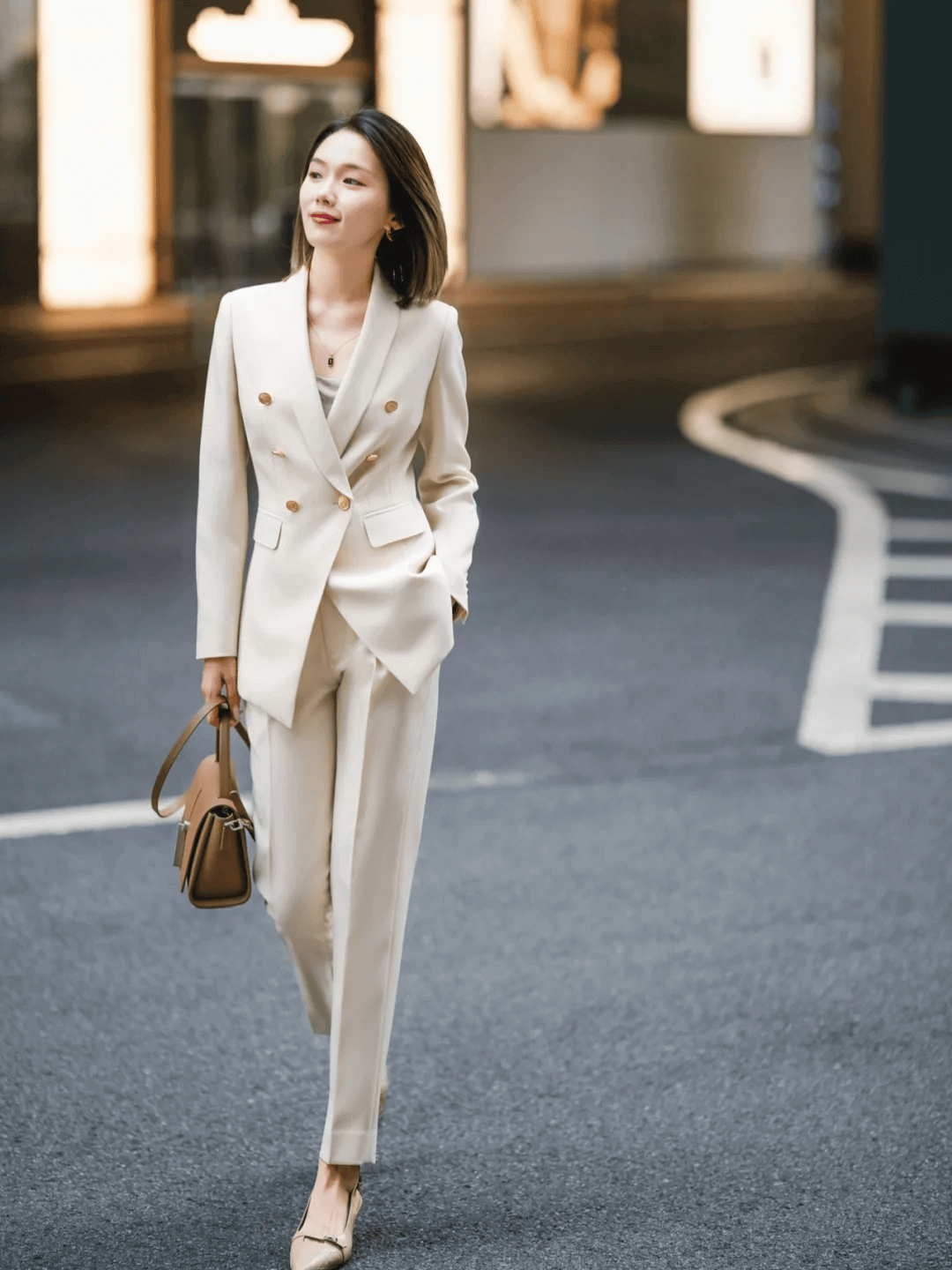 早秋就该穿小西装：解锁多重气质的时尚密码