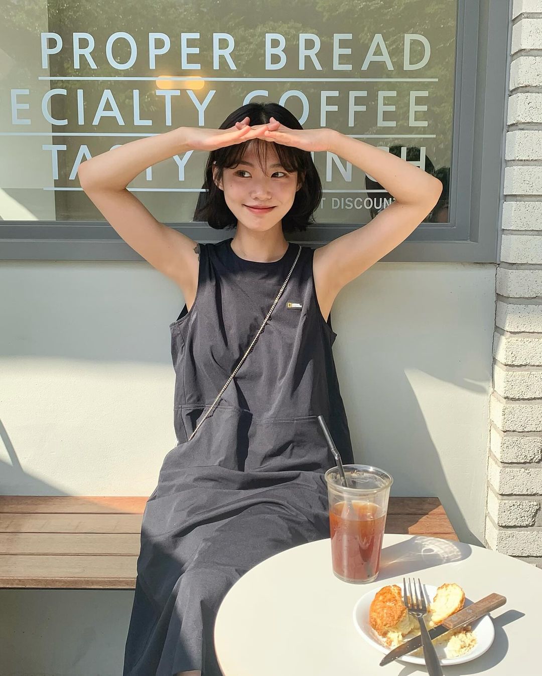 不笑時像郑浩妍，笑起來是邻家女孩：看看这位淡颜系韩国美女模特