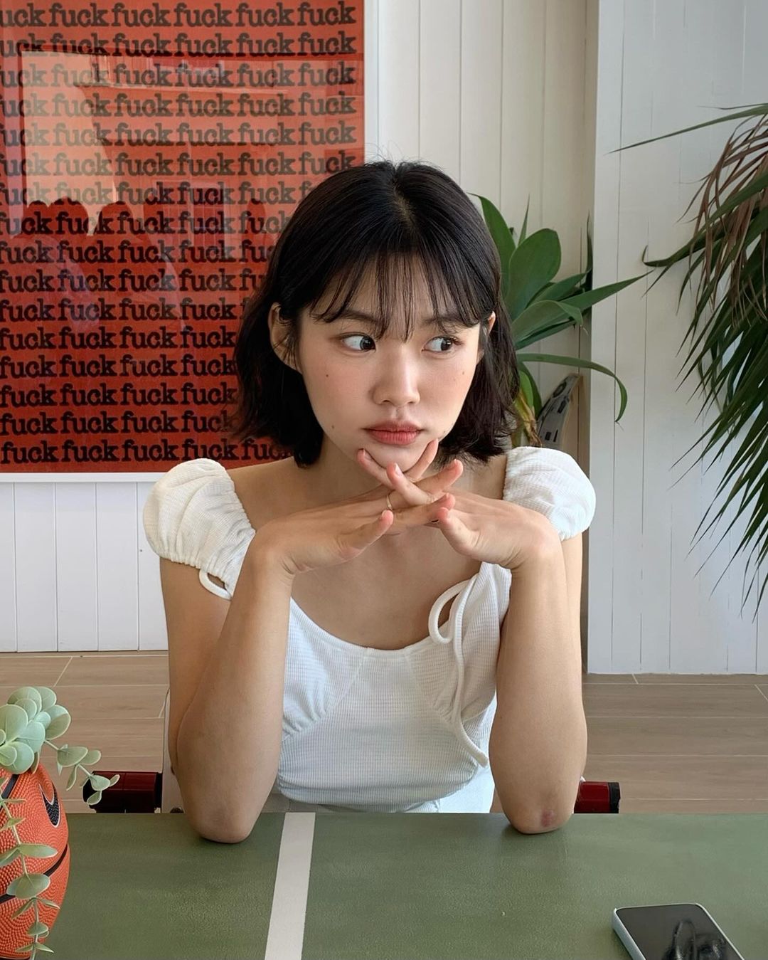 不笑時像郑浩妍,笑起來是邻家女孩:看看这位淡颜系韩国美女模特