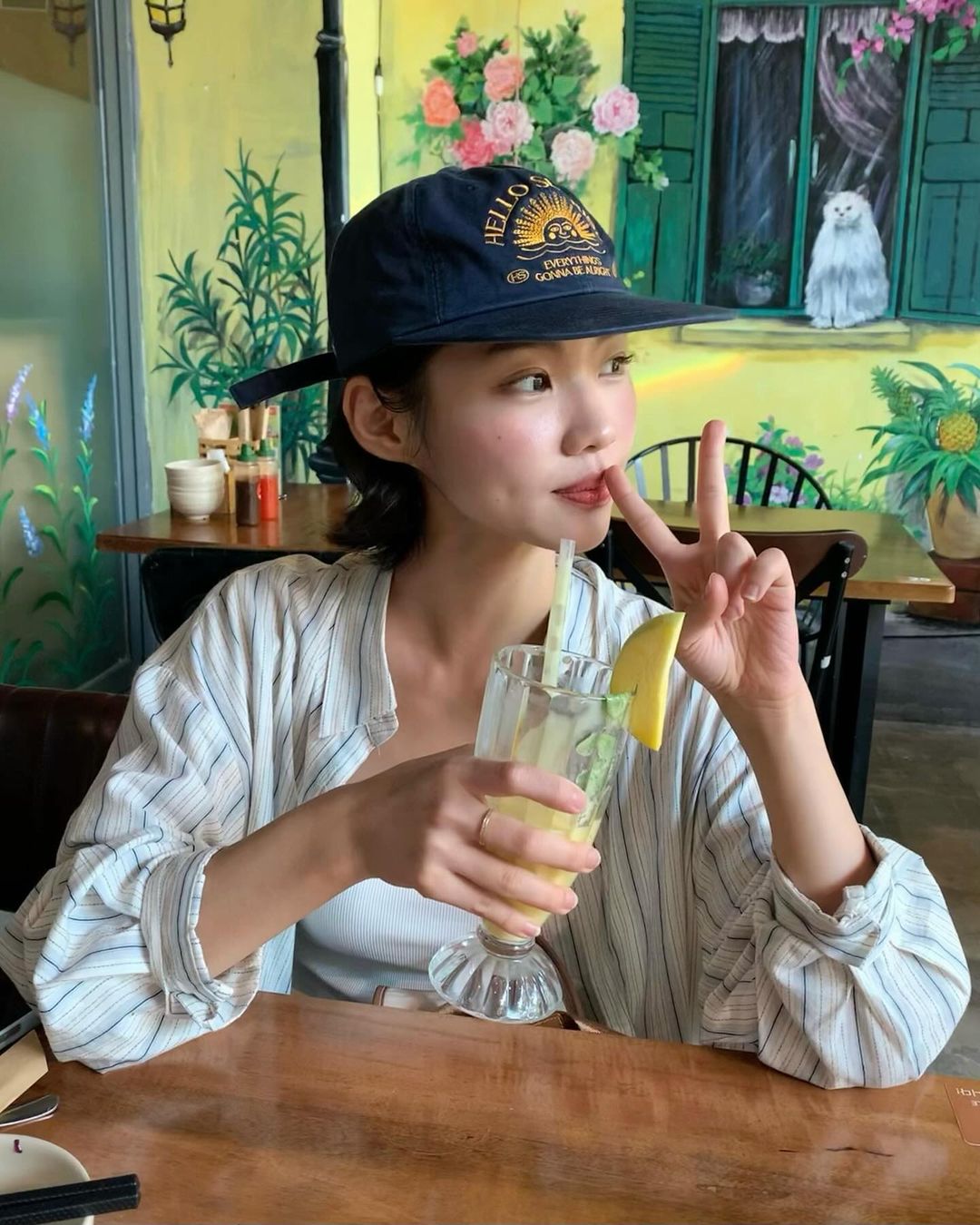 不笑時像郑浩妍，笑起來是邻家女孩：看看这位淡颜系韩国美女模特