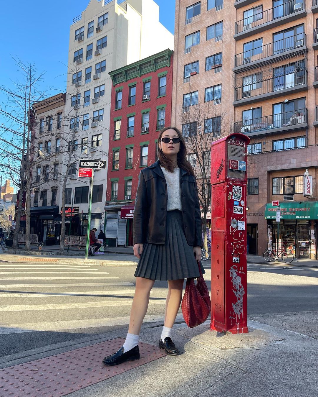 在CHANEL秀上发现的可爱女生，林冰 Laufey为什么成为乐坛新星又获品牌青睐？