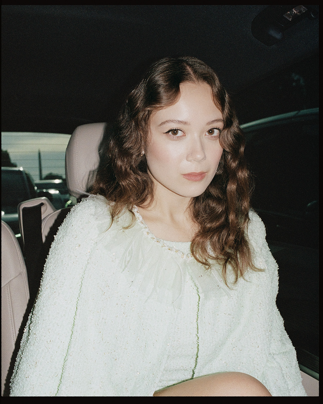 在CHANEL秀上发现的可爱女生,林冰 Laufey为什么成为乐坛新星又获品牌青睐?