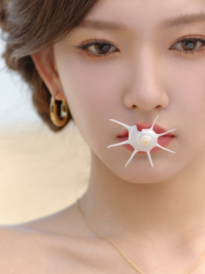 程潇最新时尚作品 展现曼妙身材