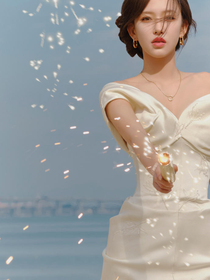 程潇最新时尚作品 展现曼妙身材