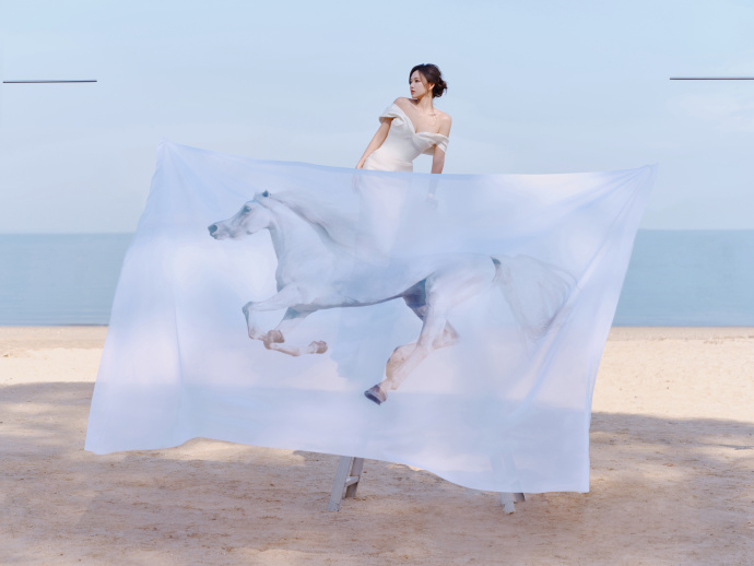 程潇最新时尚作品 展现曼妙身材