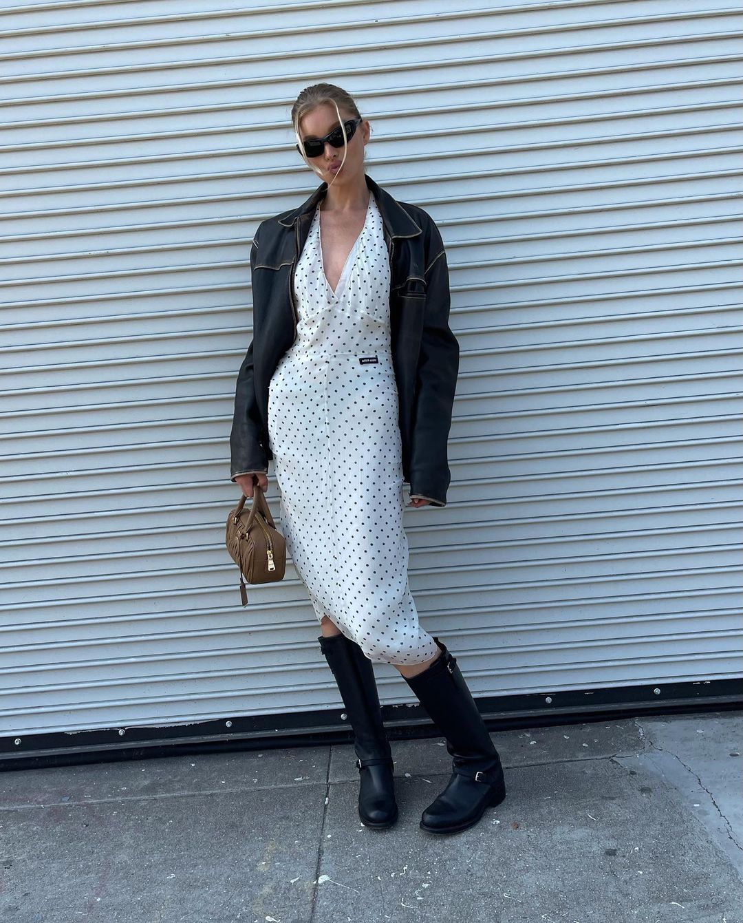 最新潮流秋冬靴款穿搭公式,长靴搭配长裙出乎意料的合拍