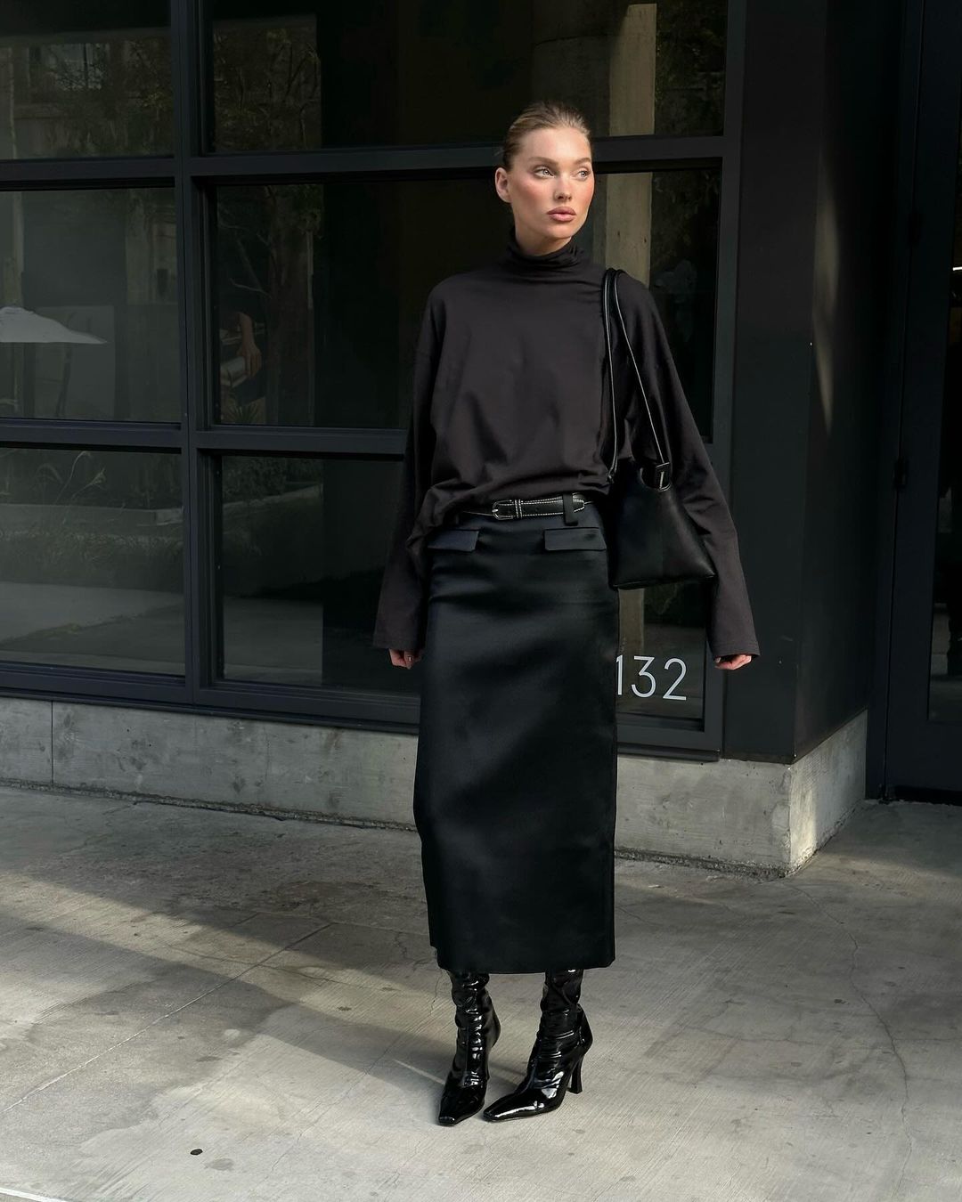 最新潮流秋冬靴款穿搭公式，长靴搭配长裙出乎意料的合拍