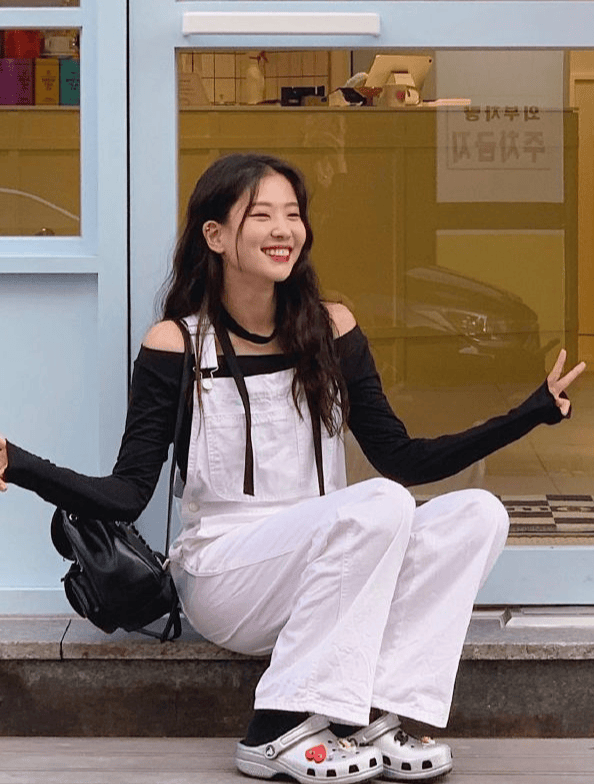 ins时尚博主穿搭风格:甜美与清新的完美融合-5 ins时尚博主穿搭风格:甜美与清新的完美融合