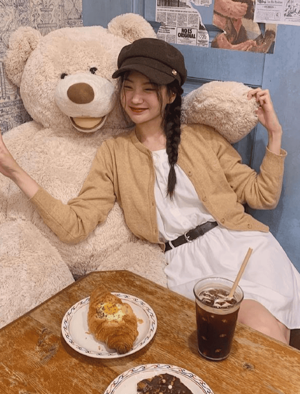 ins时尚博主穿搭风格:甜美与清新的完美融合-4 ins时尚博主穿搭风格:甜美与清新的完美融合