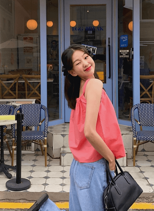 ins时尚博主穿搭风格:甜美与清新的完美融合-6 ins时尚博主穿搭风格:甜美与清新的完美融合