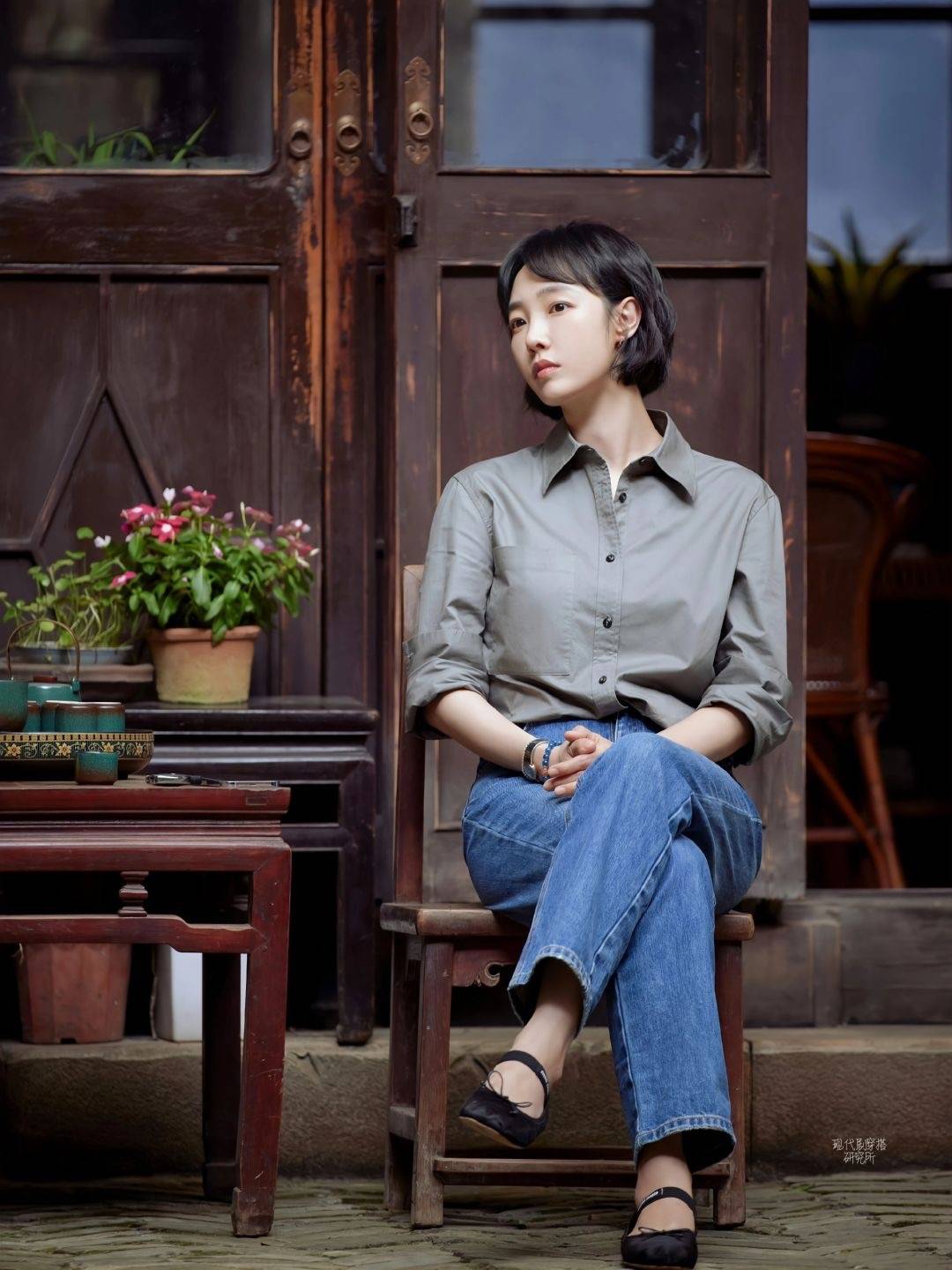 白百何新剧造型韵味十足，职业女性的干练与知性全然于一身！-14